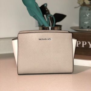Michael Kors Small Selma✨